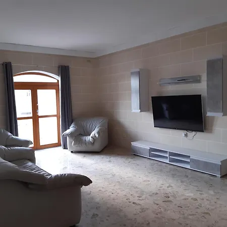 Large Spacious Terraced House On 3 Floors * San Pawl il-Baħar