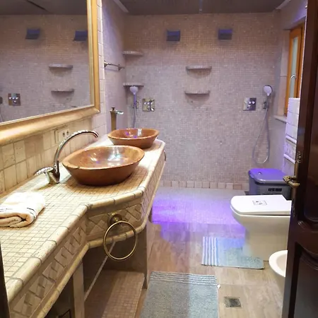 Large Spacious Terraced House On 3 Floors *