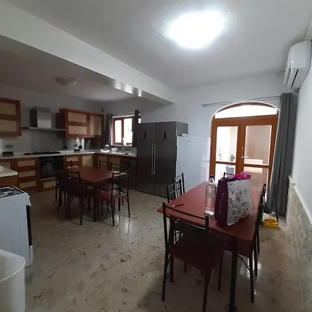 Large Spacious Terraced House On 3 Floors Nyaraló *